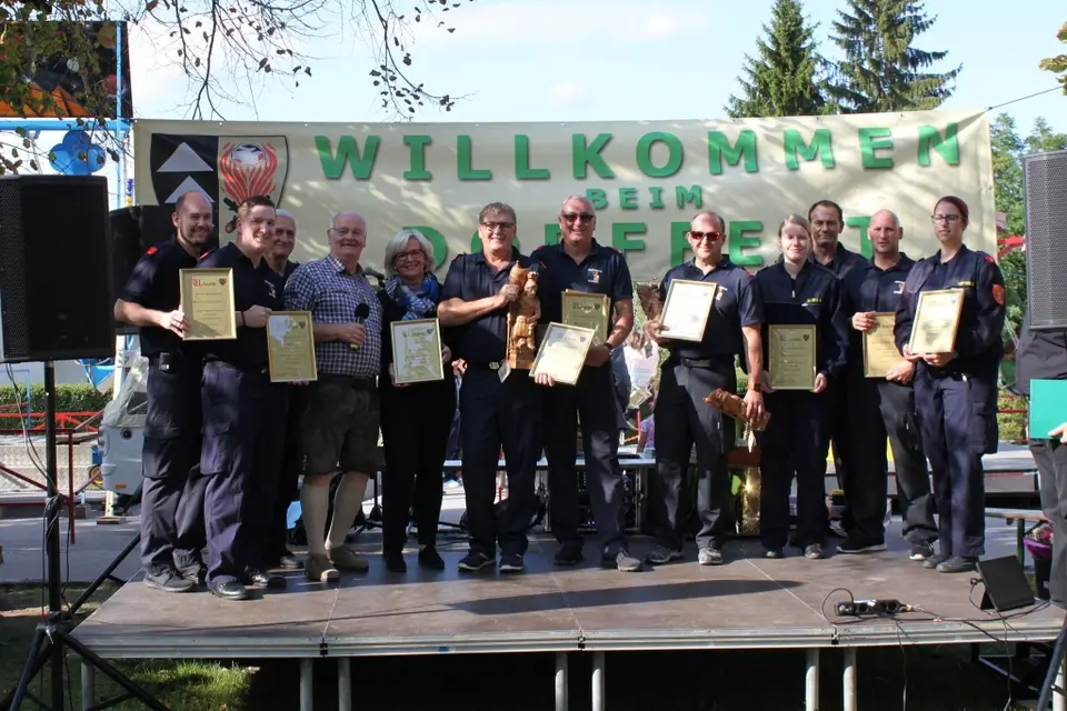 Ehrungen bei Dorffest – Foto 1 von 2