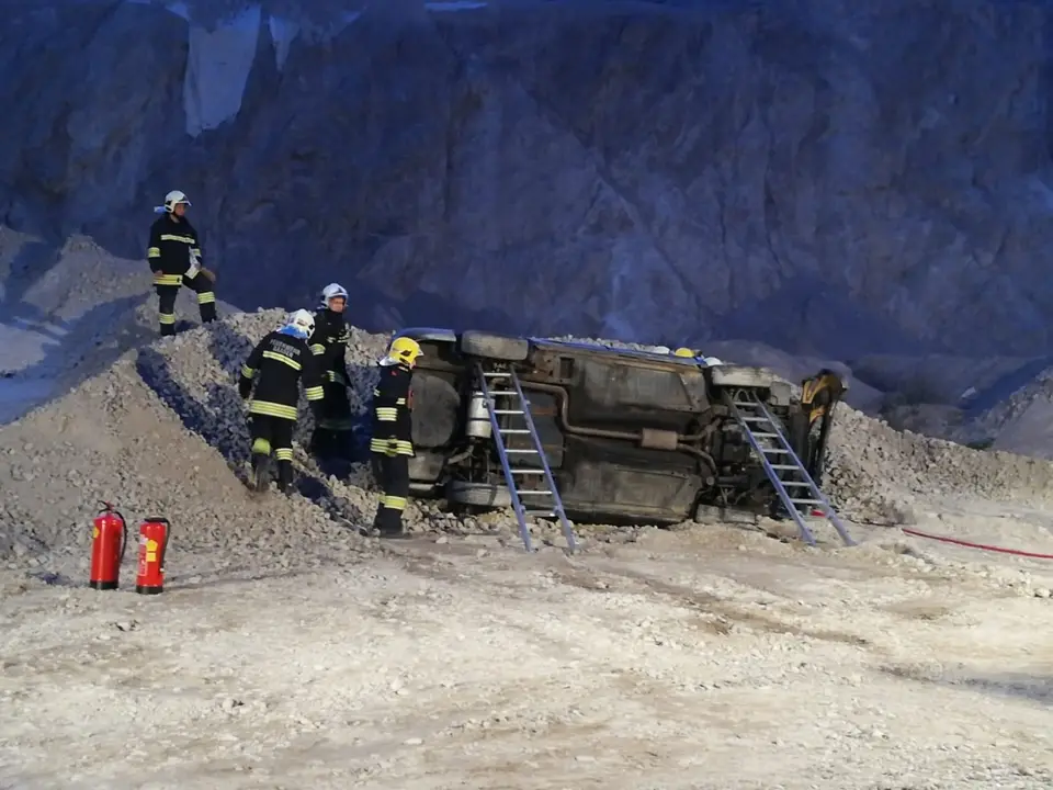 Übung Menschenrettung aus KFZ – Foto 3 von 5