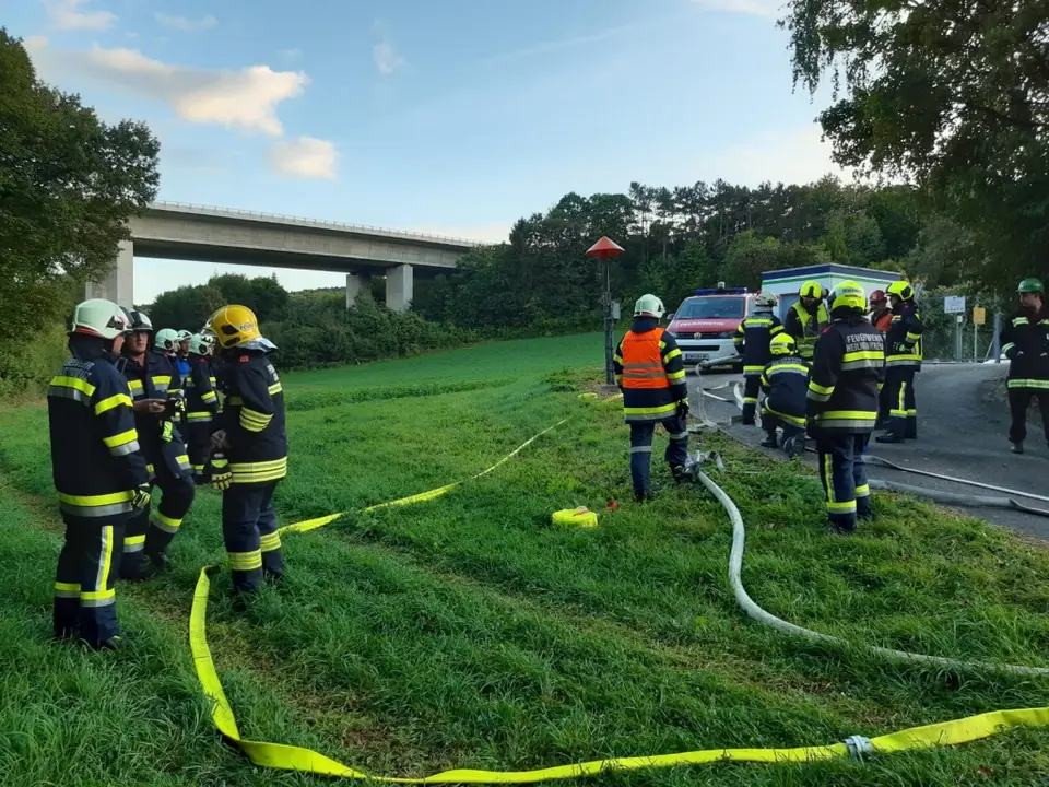 Übung bei Pipeline-Schieberstation – Foto 2 von 2