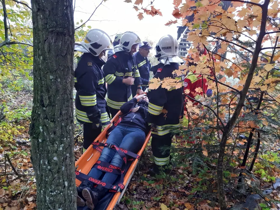 Übung mit Rettungshunden – Foto 10 von 12