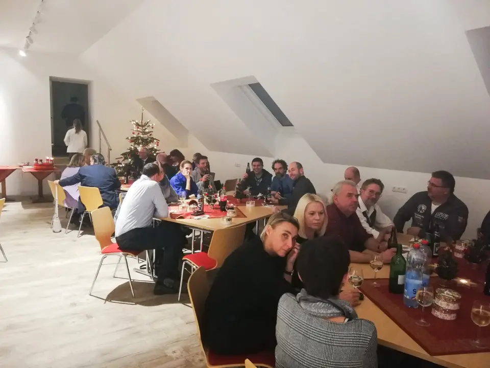 Weihnachtsfeier – Foto 2 von 2