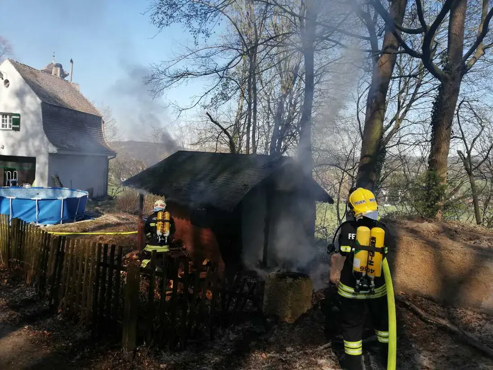 Gartenhütte in Vollbrand – Foto 6 von 12