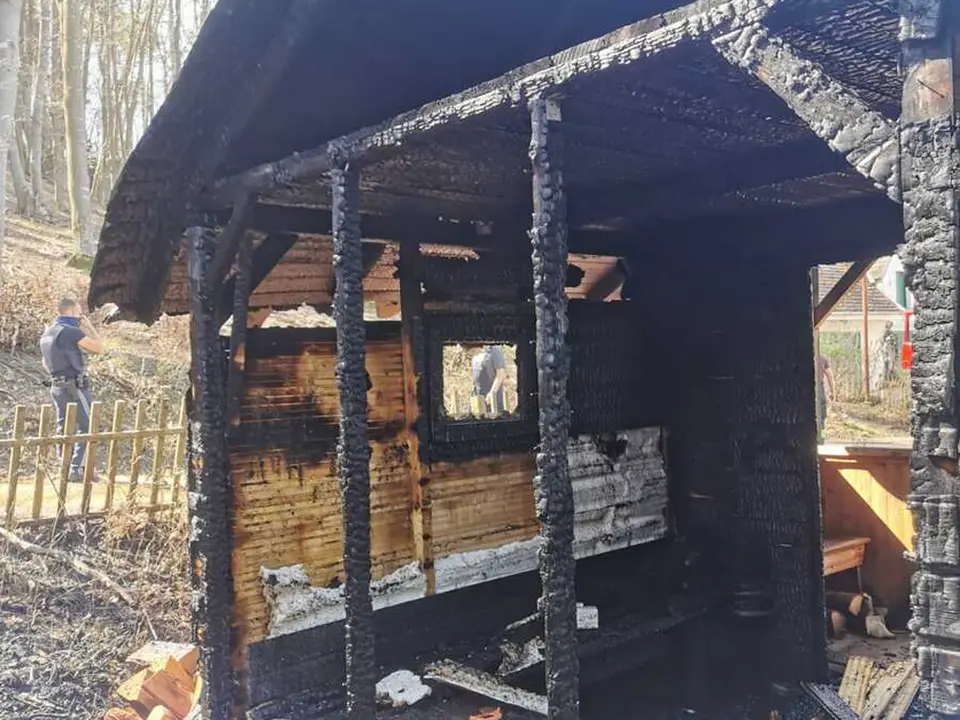 Gartenhütte in Vollbrand – Foto 9 von 12