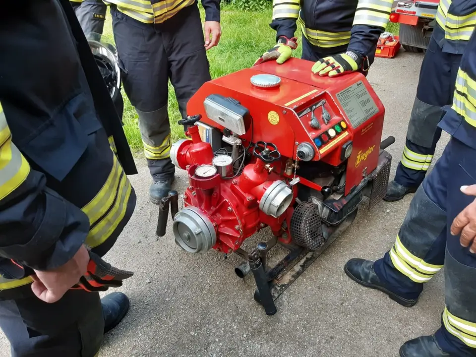 Übung Tragkraftspritze – Foto 2 von 5