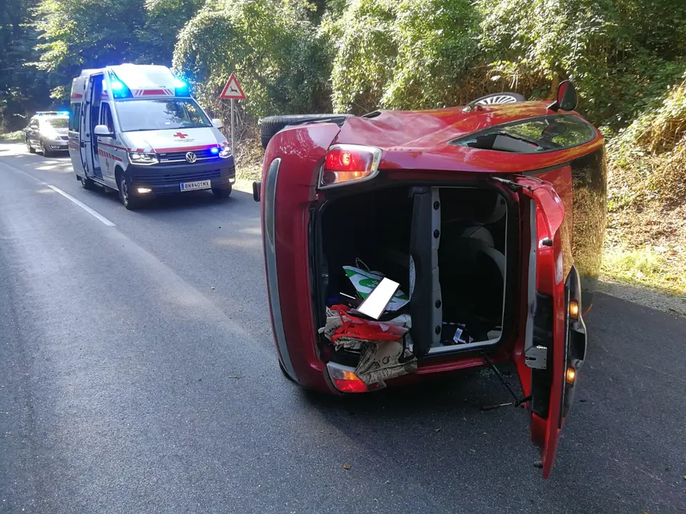 Verkehrsunfall auf der L4010 – Foto 2 von 3
