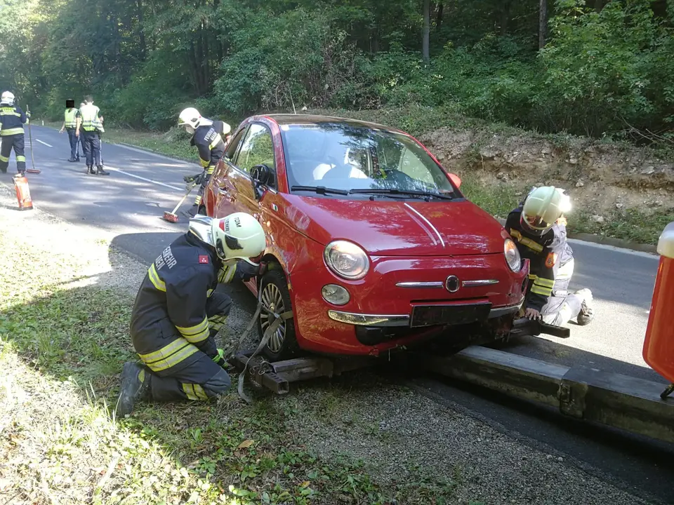 Verkehrsunfall auf der L4010 – Foto 3 von 3