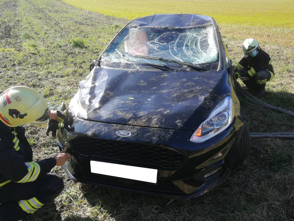 PKW-Überschlag auf der L4010 – Foto 5 von 5