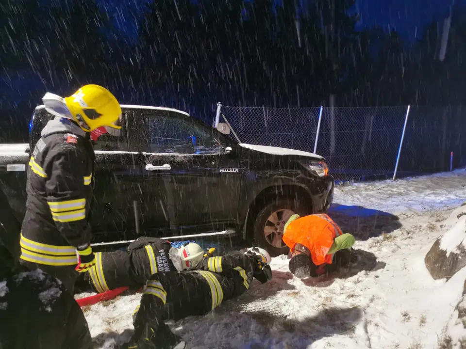 Winterliche Fahrzeugbergung – Foto 1 von 3