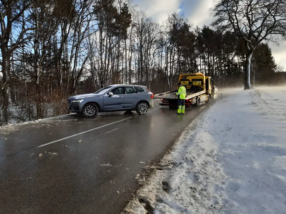 Fahrzeugbergung auf der L4010 – Foto 4 von 4