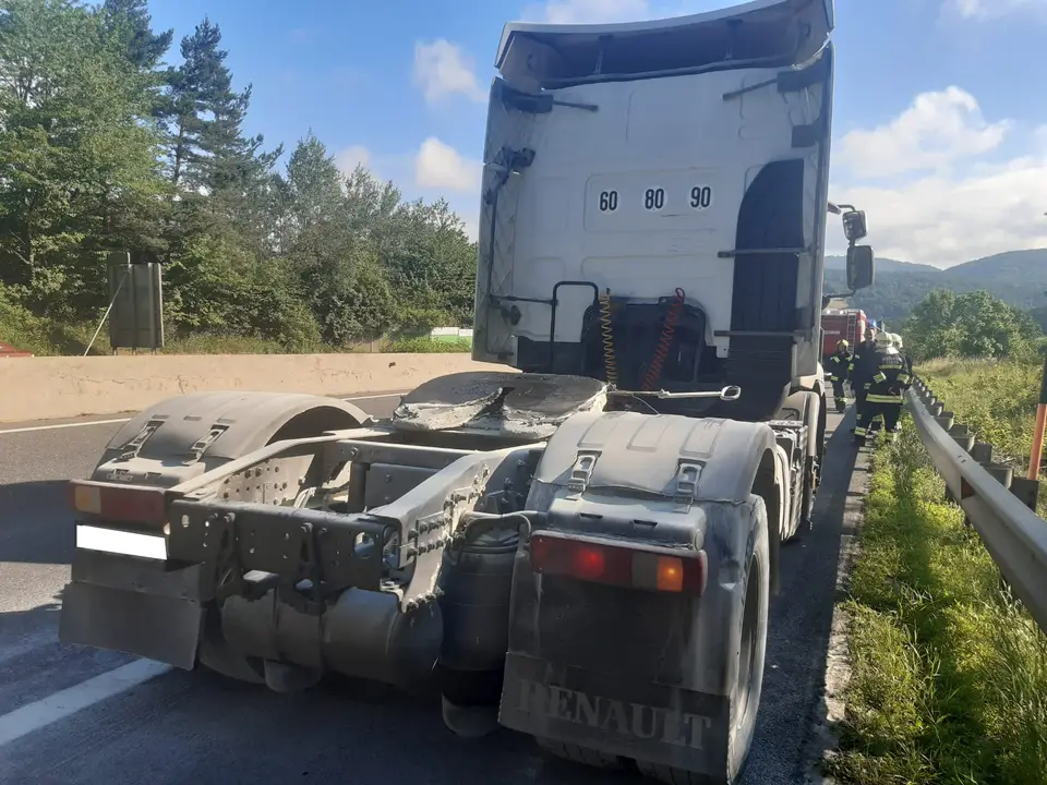 Vermeintlicher LKW-Brand auf der A21 – Foto 3 von 3