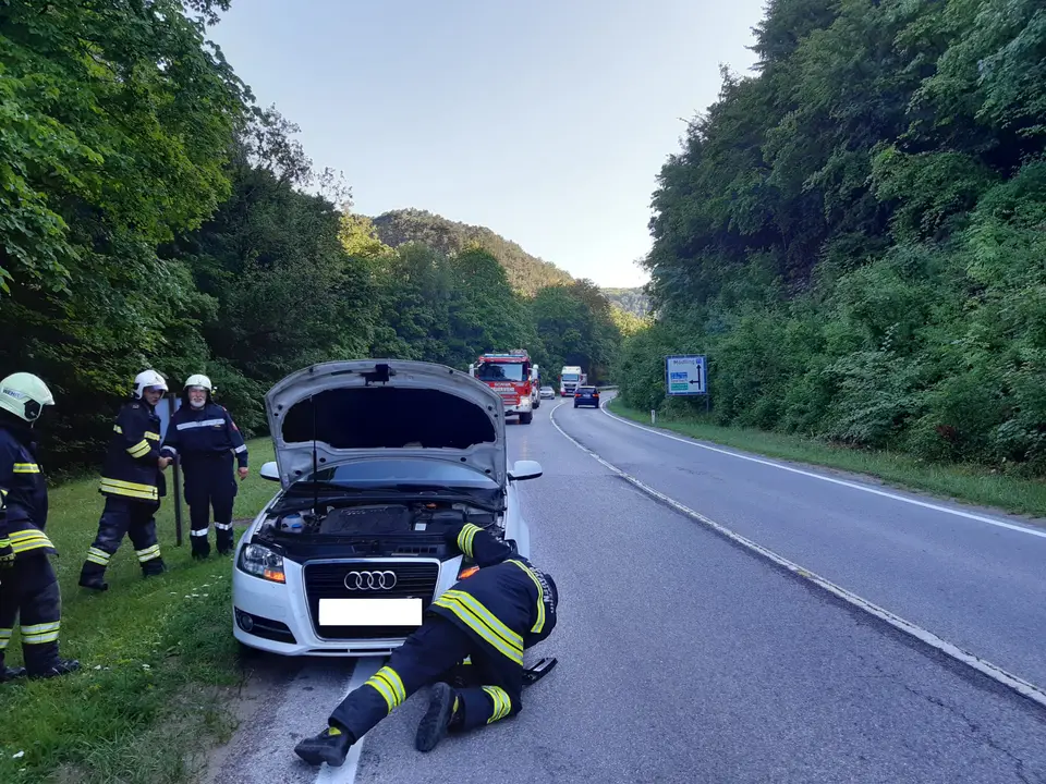 Rauchentwicklung bei PKW – Foto 2 von 2