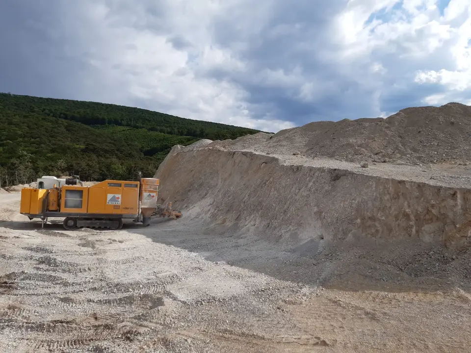 Brandverdacht am Steinbruch – Foto 1 von 2
