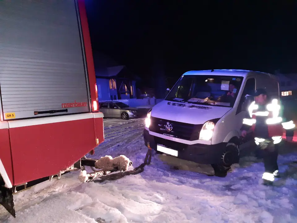Mehrere Fahrzeugbergungen nach Schneefall – Foto 2 von 2