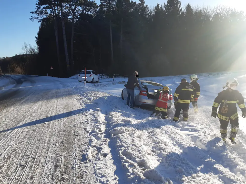 Fahrzeugbergung auf der L4010 – Foto 2 von 2