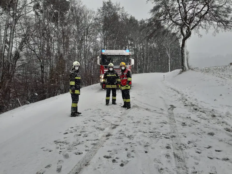 Fahrzeugbergung auf der L4010 – Foto 1 von 3
