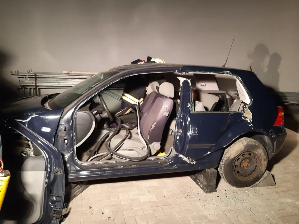 Übung Menschenrettung aus KFZ – Foto 6 von 6