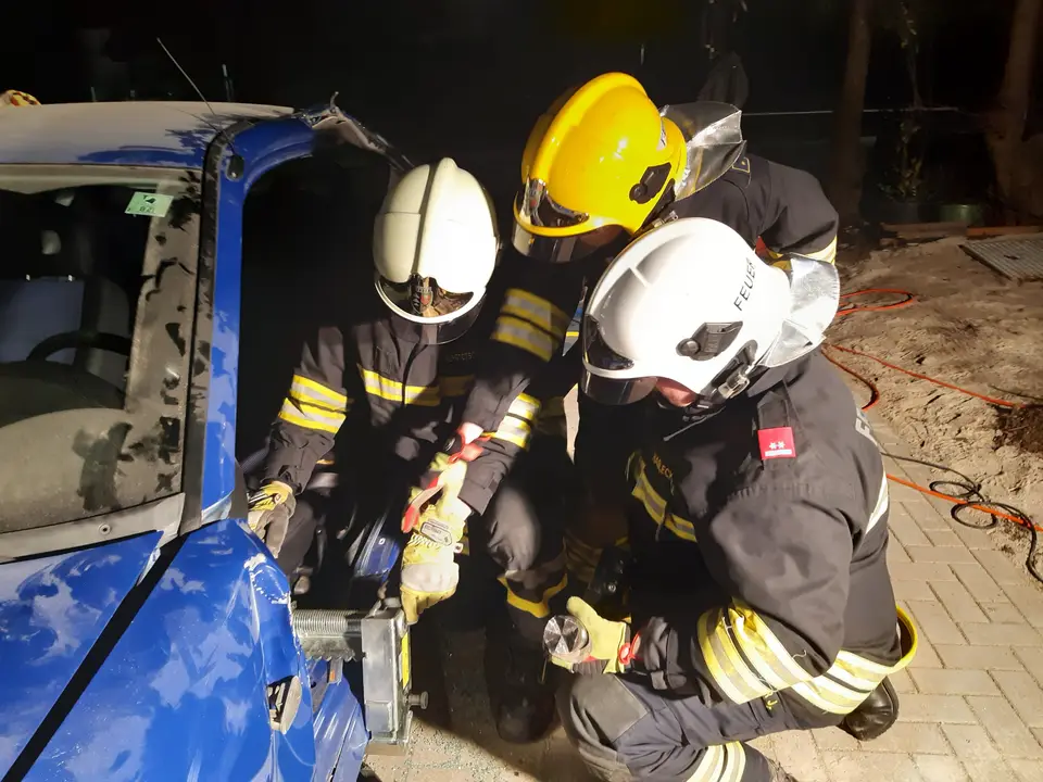 Übung Menschenrettung aus KFZ – Foto 2 von 6