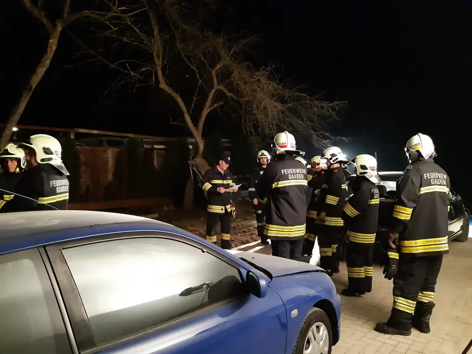 Übung Menschenrettung aus KFZ – Foto 1 von 6