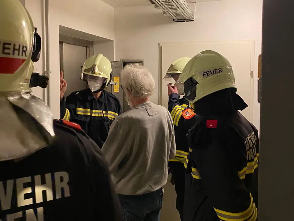 Personenbefreiung aus Aufzug – Foto 1 von 1