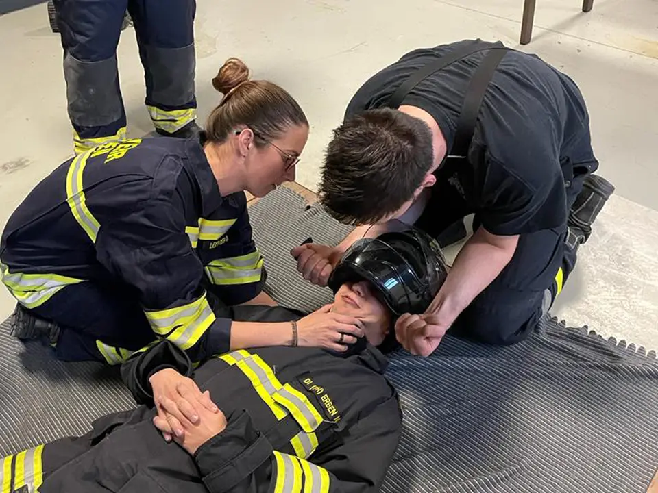 Übung feuerwehrmedizinischer Dienst – Foto 3 von 4