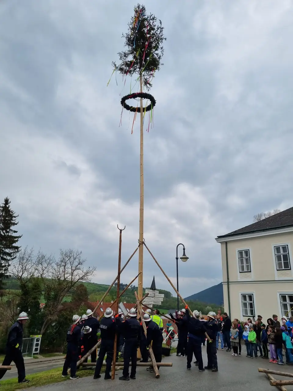Maibaumaufstellen – Foto 4 von 4