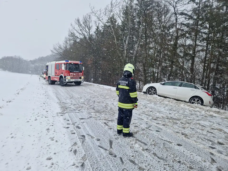 Fahrzeugbergung auf der L4010 – Foto 3 von 4