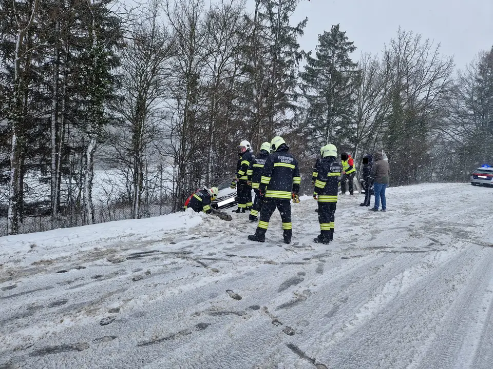 Fahrzeugbergung auf der L4010 – Foto 2 von 4