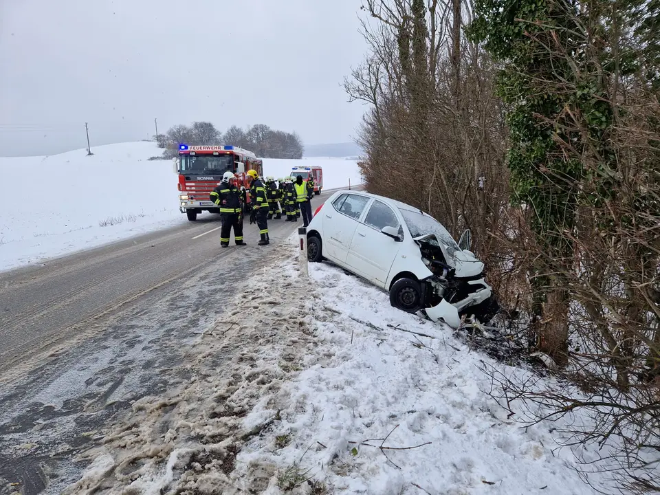 Fahrzeugbergung auf der L4010 – Foto 1 von 6