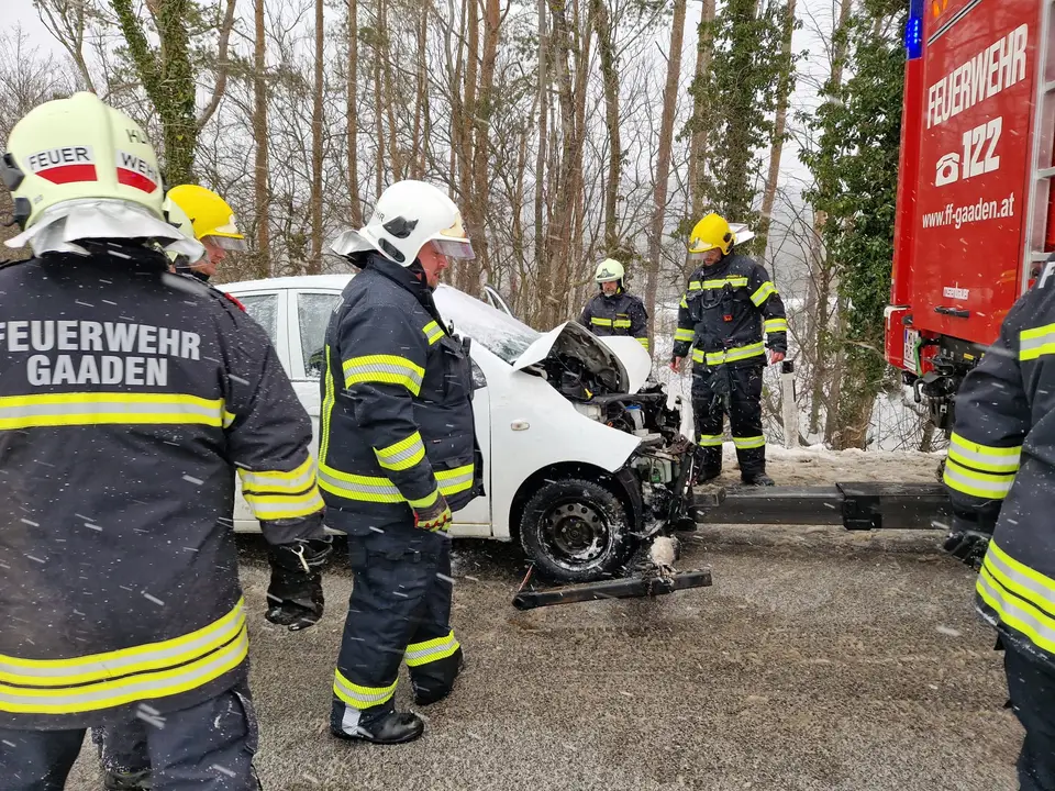 Fahrzeugbergung auf der L4010 – Foto 6 von 6