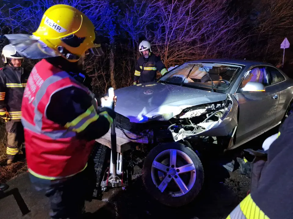 Fahrzeugbergung auf der L4010 – Foto 5 von 6