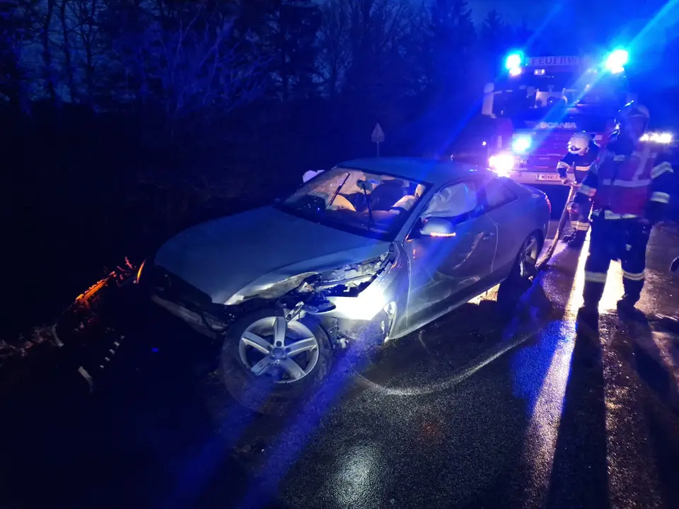 Fahrzeugbergung auf der L4010 – Foto 3 von 6