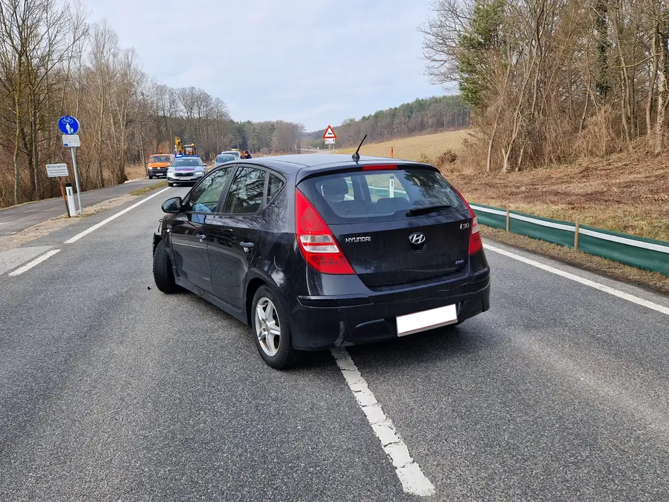 Verkehrsunfall auf der B11 – Foto 3 von 3