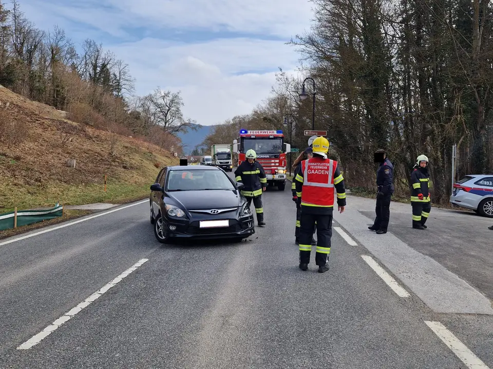 Verkehrsunfall auf der B11 – Foto 1 von 3