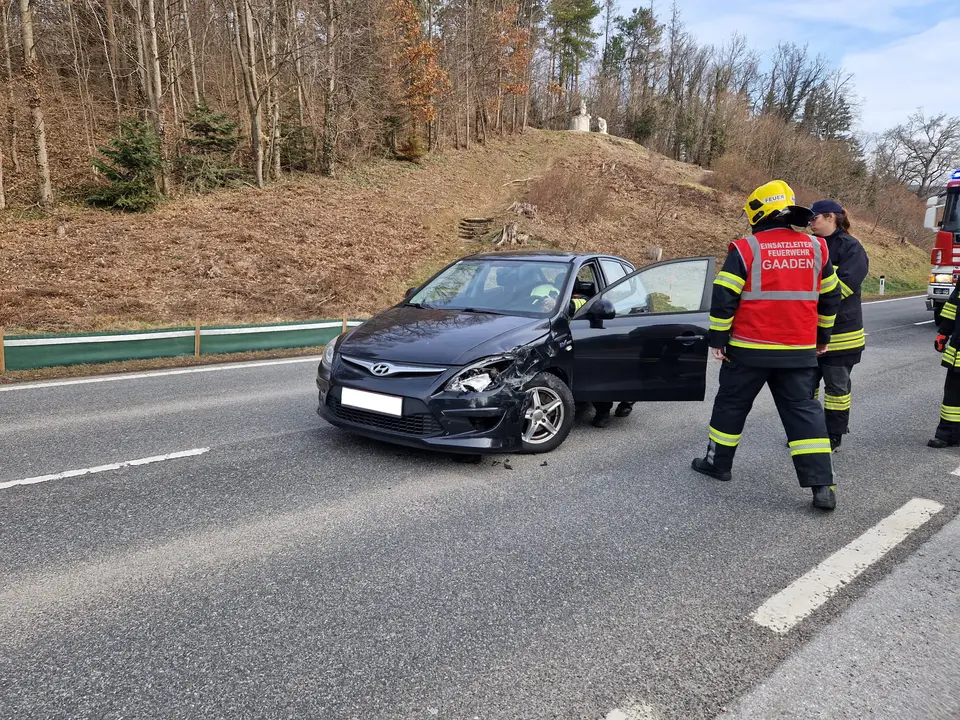 Verkehrsunfall auf der B11 – Foto 2 von 3
