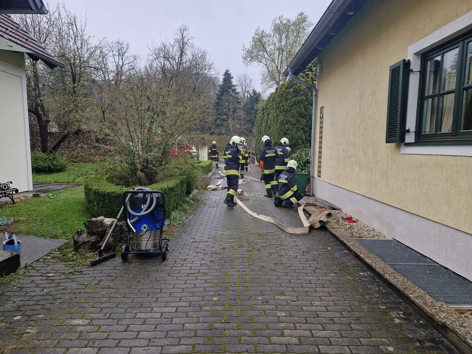 Mehrere Keller unter Wasser – Foto 5 von 9