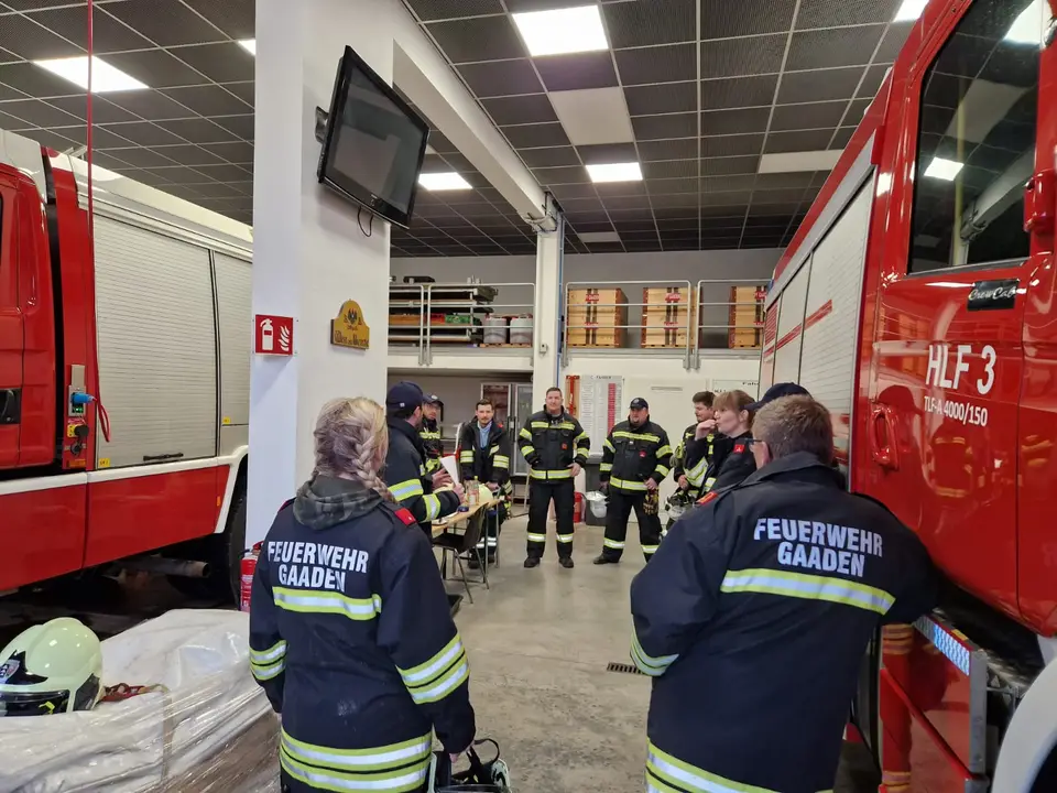 Übung Fahrzeugbergung – Foto 1 von 5