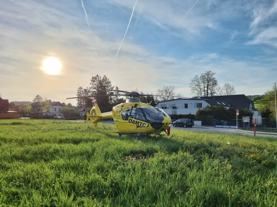 Schwerer Motorradunfall im Ortsgebiet – Foto 2 von 2