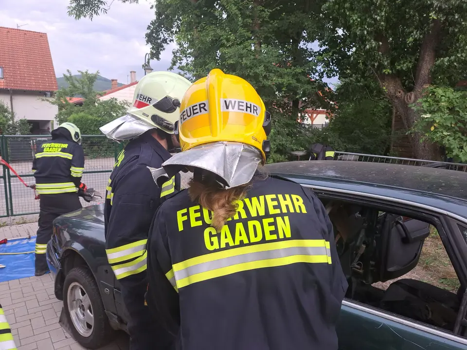 Übung Menschenrettung aus KFZ – Foto 3 von 5