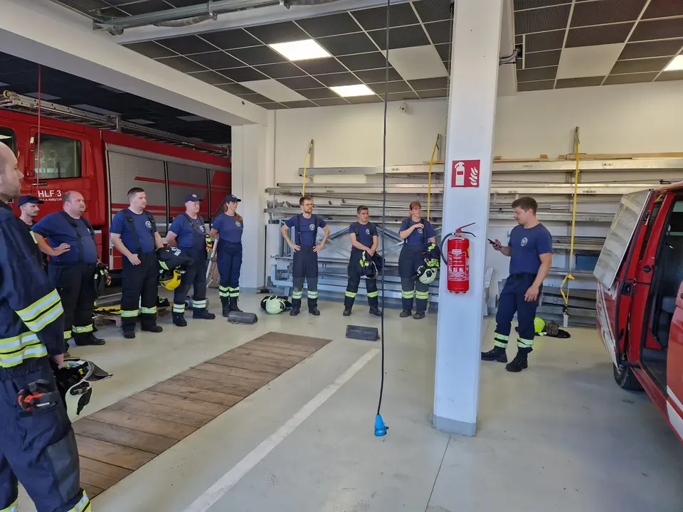 Übung Waldbrandbekämpfung – Foto 1 von 9