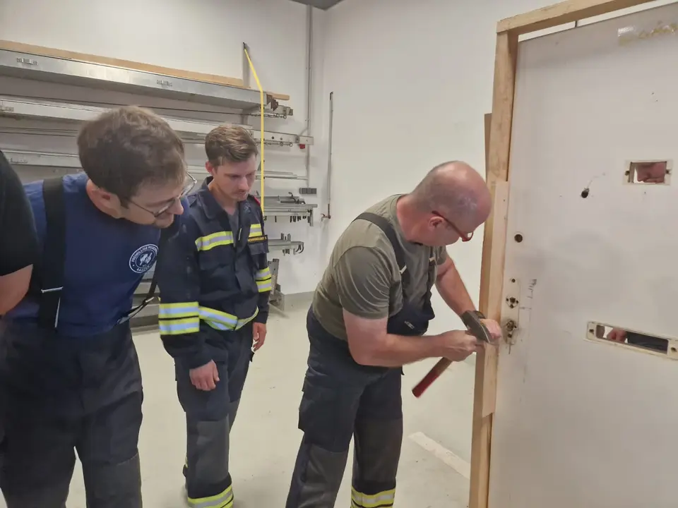 Übung Türöffnung – Foto 2 von 4