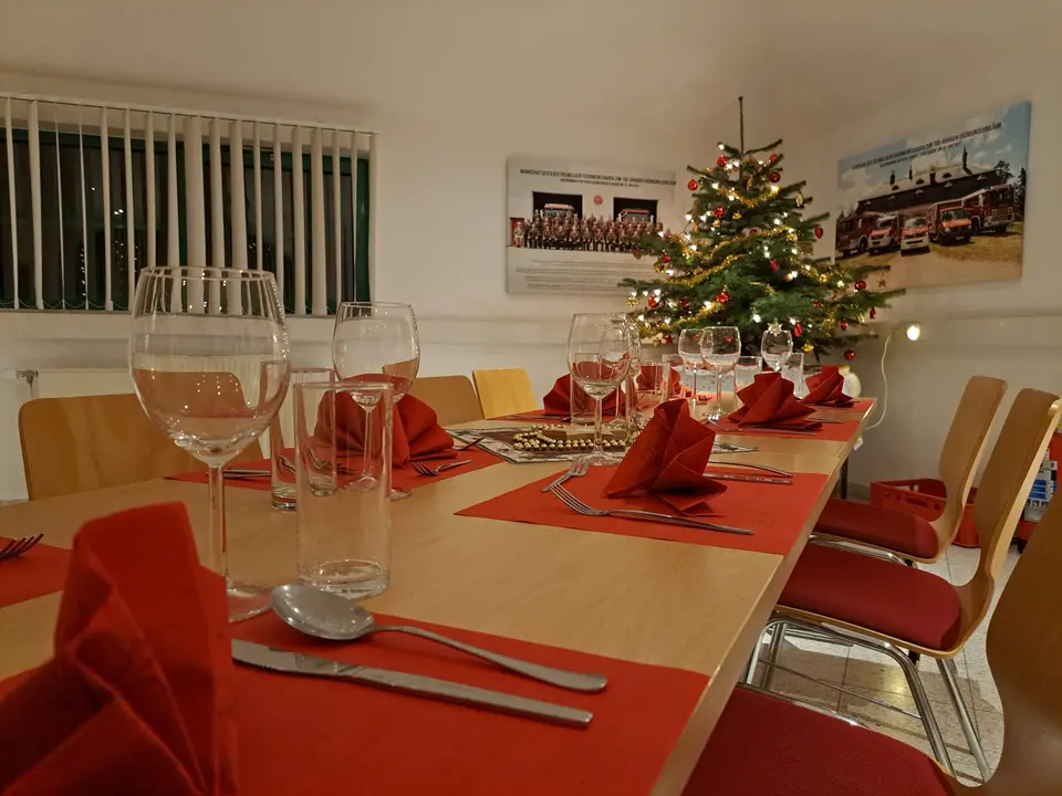 Weihnachtsfeier – Foto 1 von 6