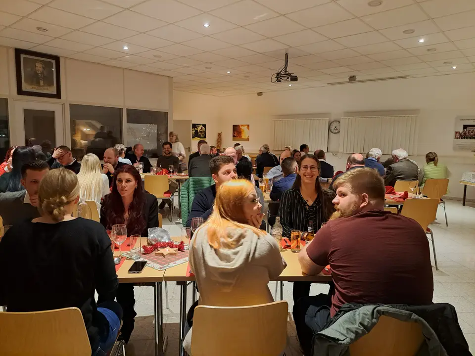 Weihnachtsfeier – Foto 4 von 6