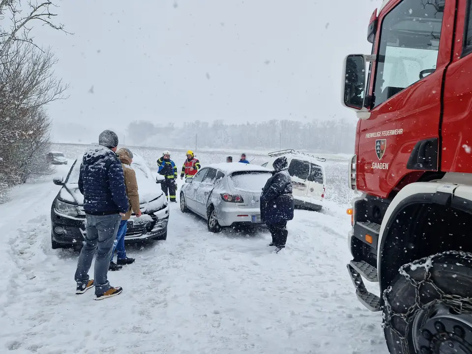 Winterliche Fahrzeugbergungen – Foto 1 von 4