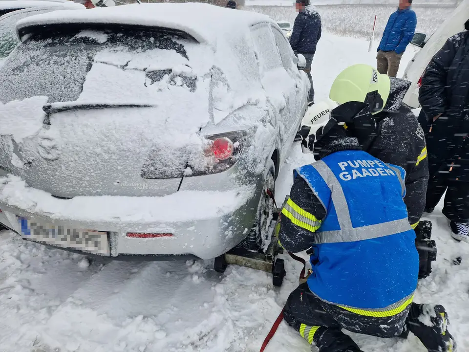 Winterliche Fahrzeugbergungen – Foto 3 von 4