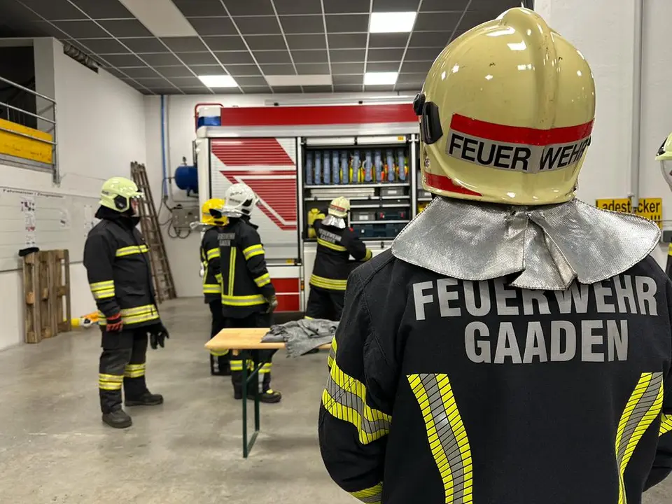 Übung Gerätekunde Schadstoffeinsatz – Foto 2 von 4