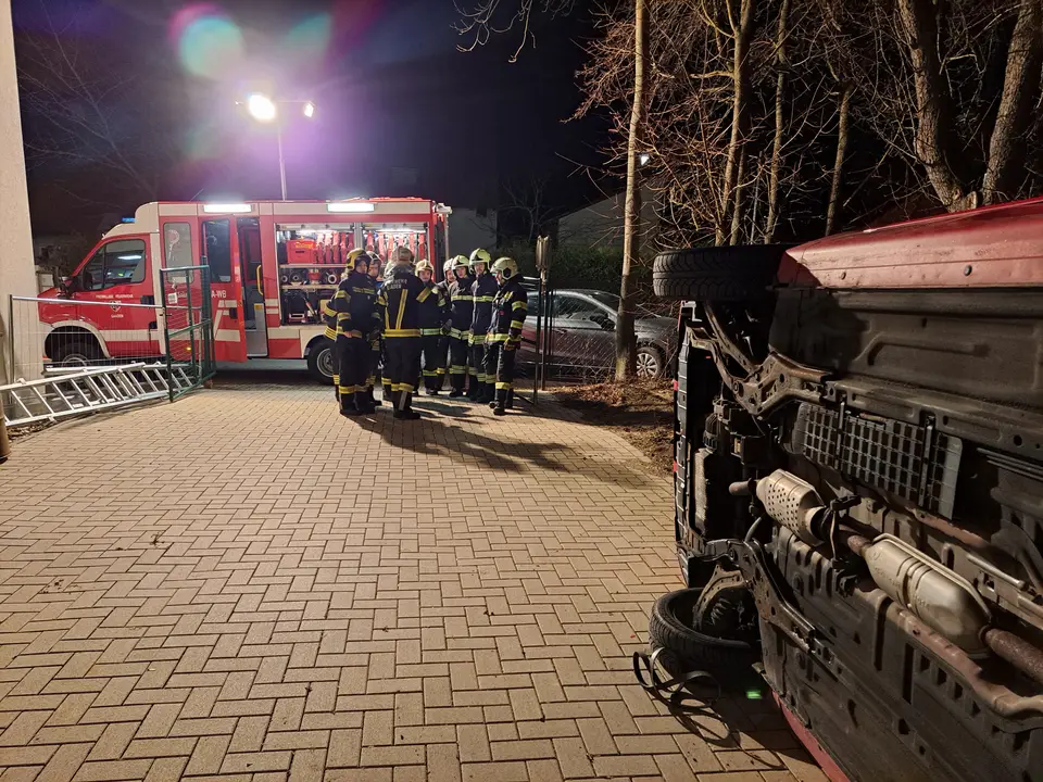 Übung „Menschenrettung aus Fahrzeugen“ – Foto 2 von 13