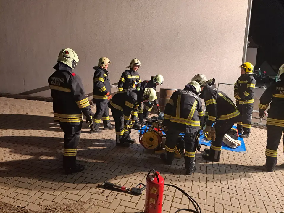 Übung „Menschenrettung aus Fahrzeugen“ – Foto 5 von 13