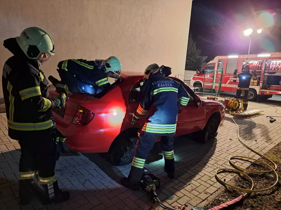 Übung „Menschenrettung aus Fahrzeugen“ – Foto 7 von 13