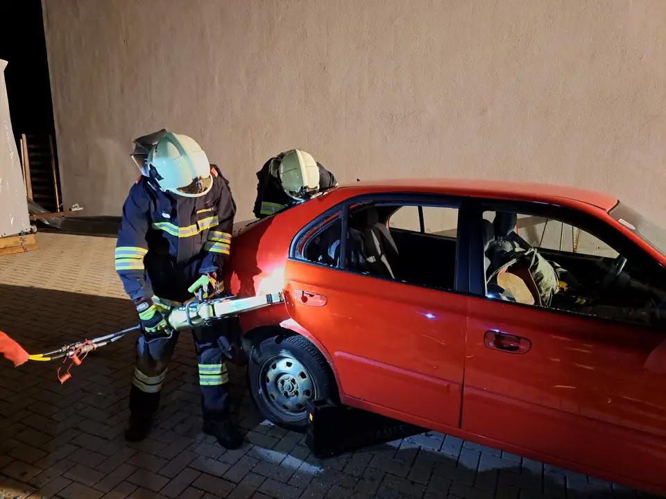 Übung „Menschenrettung aus Fahrzeugen“ – Foto 6 von 13