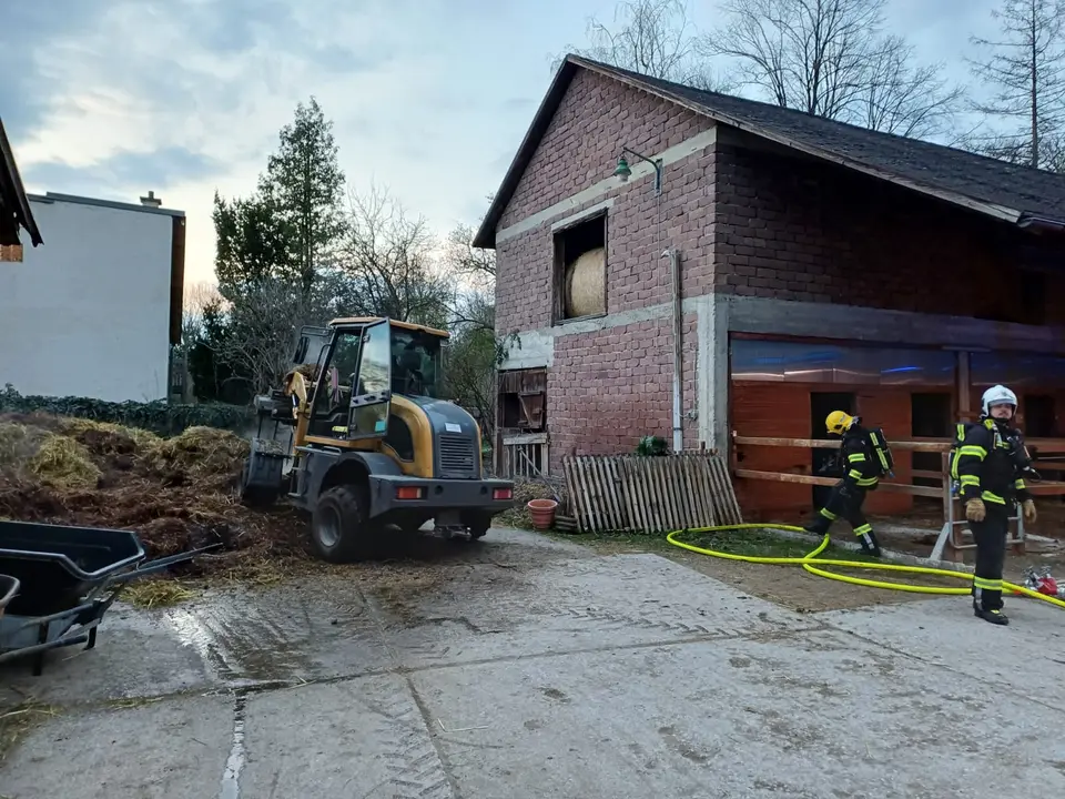 Misthaufenbrand beim Reitstall – Foto 6 von 8